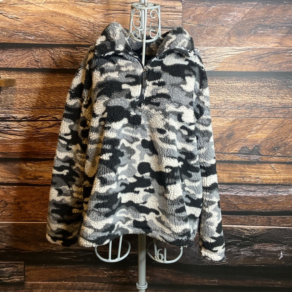 8 Iceburg Outerwear Camo Sherpa